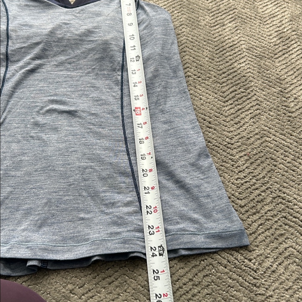 Lululemon Size 6 Heathered Blue Strappy Crossback Built In Bra Tank Top - Picture 9 of 9